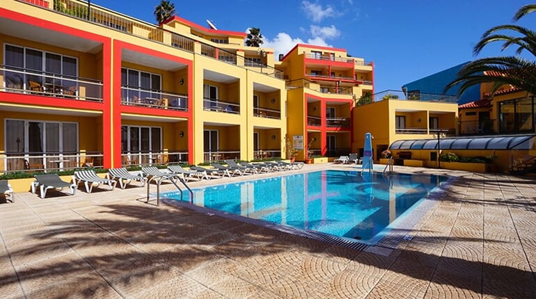 Aparthotel Cais da Oliveira: fotografie vybavení exteriérů a interiérů ubytování.