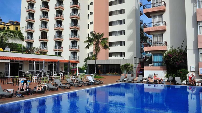 Aparthotel Dorisol Mimosa: fotografie vybavení exteriérů a interiérů ubytování.