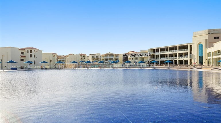 Hotel Pickalbatros Makadi Resort: fotografie vybavení exteriérů a interiérů ubytování.