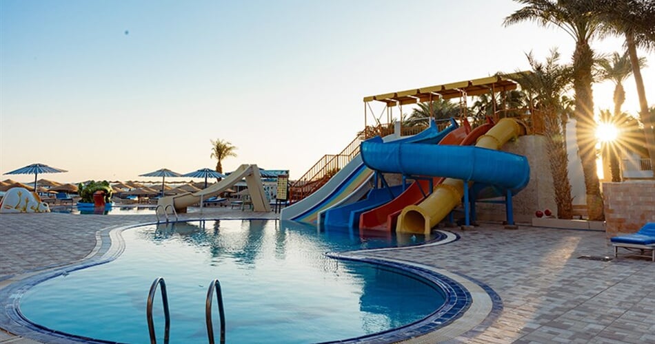 Hotel Empire Beach Aqua Park: fotografie vybavení exteriérů a interiérů ubytování.