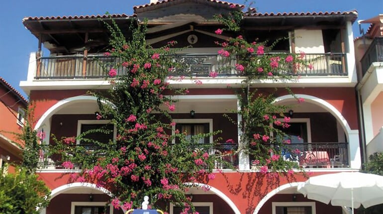 Studia Villa Milano: fotografie vybavení exteriérů a interiérů ubytování.