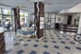 lobby s recepcí hotel Blue Bay