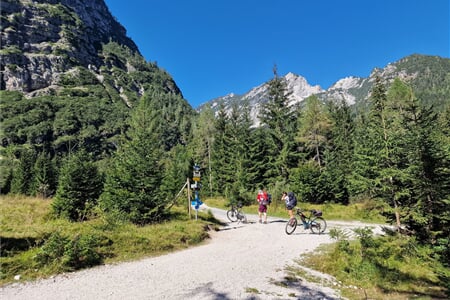 Slovinsko na kole – vinice, termály i moře