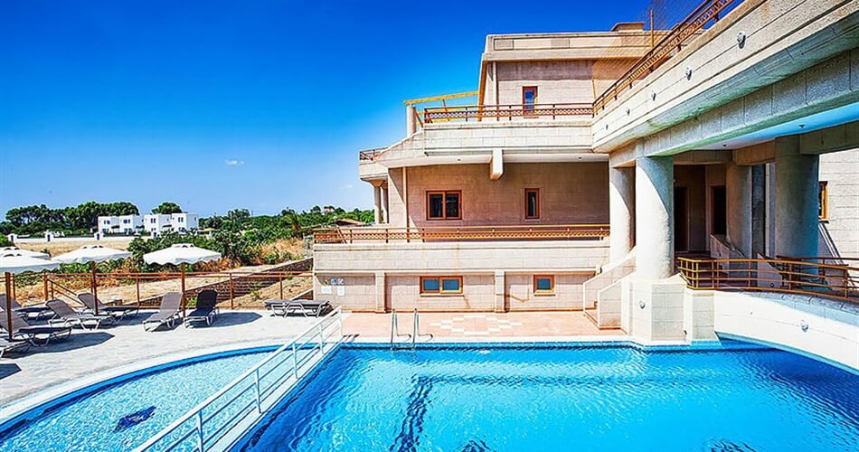 Hotel Costa Konte Beach Resort: fotografie vybavení exteriérů a interiérů ubytování.