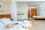 Hotel Costa Konte Beach Resort: fotografie vybavení exteriérů a interiérů ubytování.