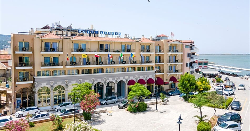 Hotel Lefkas: fotografie vybavení exteriérů a interiérů ubytování.