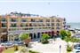 Hotel Lefkas: fotografie vybavení exteriérů a interiérů ubytování.
