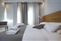 Hotel Lefkas: fotografie vybavení exteriérů a interiérů ubytování.