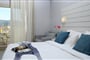 Hotel Lefkas: fotografie vybavení exteriérů a interiérů ubytování.