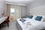 Hotel Lefkas: fotografie vybavení exteriérů a interiérů ubytování.