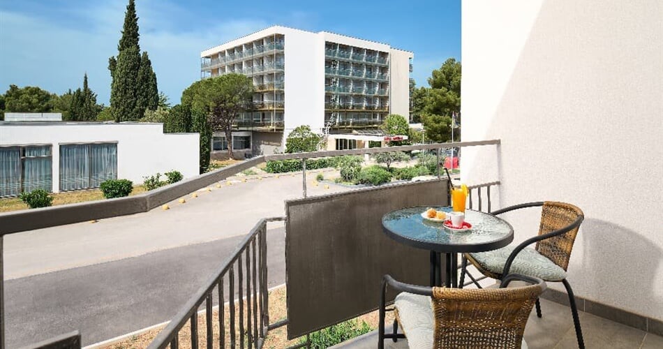 Villa Imperial, balkon s pohledem na hotel Imperial