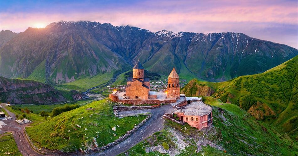 Foto - Ázerbájdžán a Gruzie + TRADIČNÍ KUCHYNĚ + KOSTEL NEJSVĚTĚJŠÍ TROJICE V GERGETI