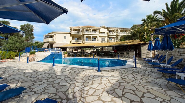 Hotel Adams: fotografie vybavení exteriérů a interiérů ubytování.