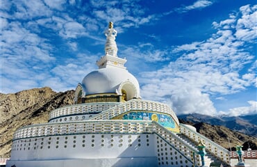 Indie - Malý Tibet - pohodové léto v indickém Himálaji a festival v maskách