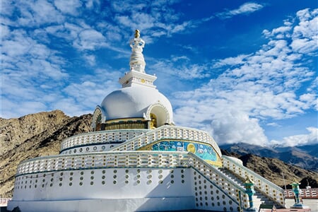 Indie - Malý Tibet - pohodové léto v indickém Himálaji a festival v maskách