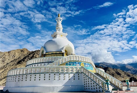 Indie - Malý Tibet - pohodové léto v indickém Himálaji a festival v maskách