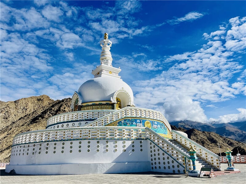 Indie - Malý Tibet - pohodové léto v indickém Himálaji a festival v maskách