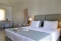 Hotel Costa Rossa Boutique: fotografie vybavení exteriérů a interiérů ubytování.