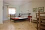 Aparthotel Aggelinas: fotografie vybavení exteriérů a interiérů ubytování.