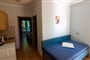 Aparthotel Aggelinas: fotografie vybavení exteriérů a interiérů ubytování.