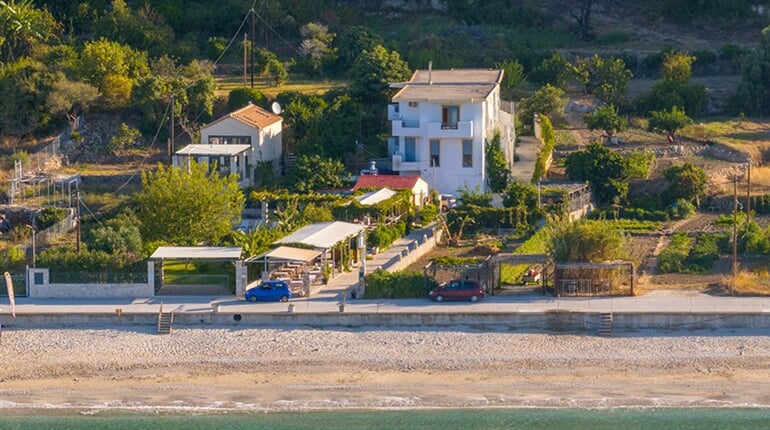 Apartmánový dům Aridas at the Beach: fotografie vybavení exteriérů a interiérů ubytování.