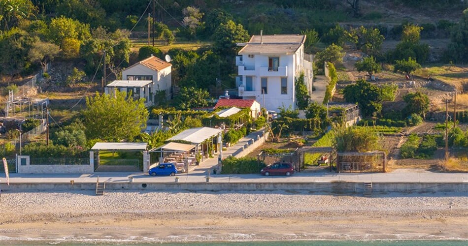 Apartmánový dům Aridas at the Beach: fotografie vybavení exteriérů a interiérů ubytování.