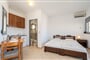 Apartmánový dům Aridas at the Beach: fotografie vybavení exteriérů a interiérů ubytování.