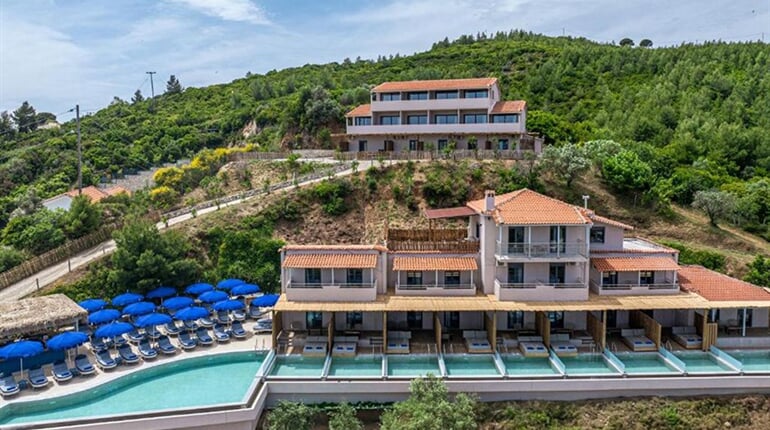 Hotel Petra Nera: fotografie vybavení exteriérů a interiérů ubytování.