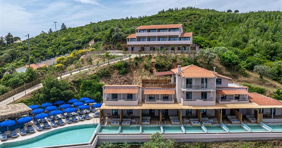 Hotel Petra Nera: fotografie vybavení exteriérů a interiérů ubytování.