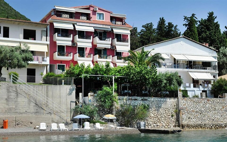 Hotel Logan´s Beach: fotografie vybavení exteriérů a interiérů ubytování.