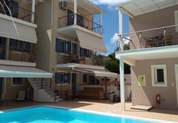 Nikiana - Apartmánový dům Villa Theodora