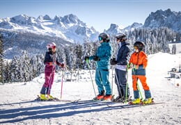 Lyžování Rakousko 2026 Dachstein West vše v ceně PENZION polopenze skipas delegát Doprava z Prahy
