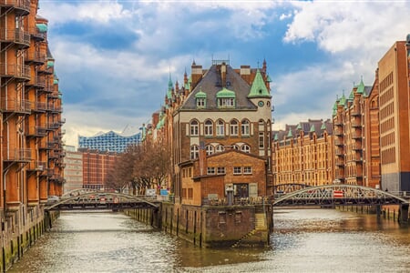 1600 900 hamburk 2 2