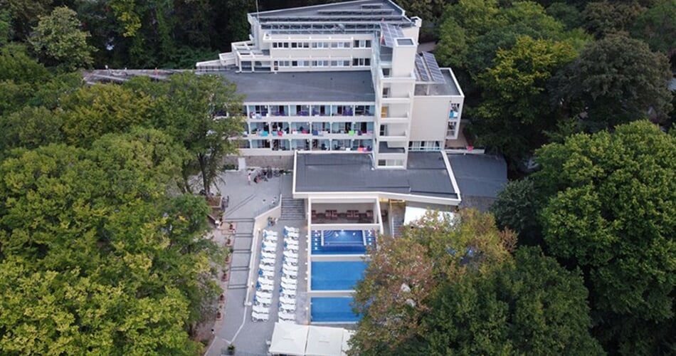 Hotel Ariana: fotografie vybavení exteriérů a interiérů ubytování.