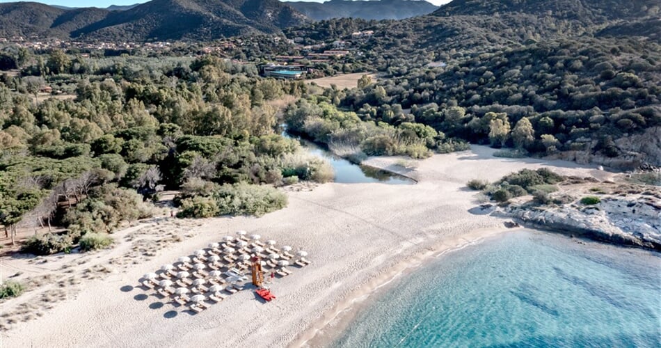 Pláž Su Portu, Chia, Sardinie