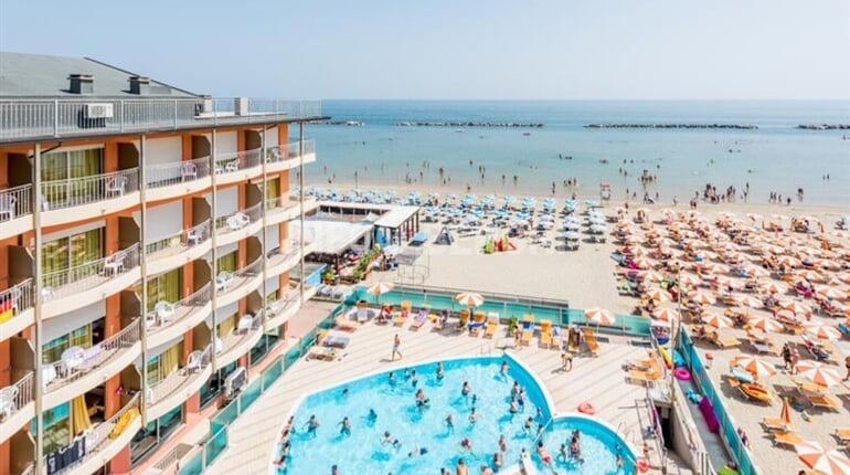 Hotel Adria Beach, V. di Cesenatico (19)