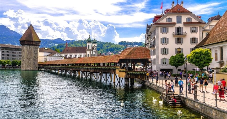 Kapličkový most v Lucernu - poznávací zájezdy do Švýcarska