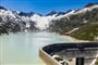 Přehrada pod sedlem Grimsel Pass - cestování po Švýcarsku