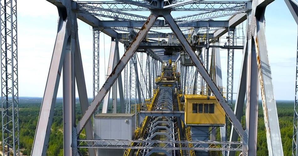 Na těžebním stroji F60