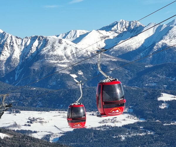 AUTOBUSOVÉ ZÁJEZDY S UBYTOVÁNÍM VEDLE LANOVEK