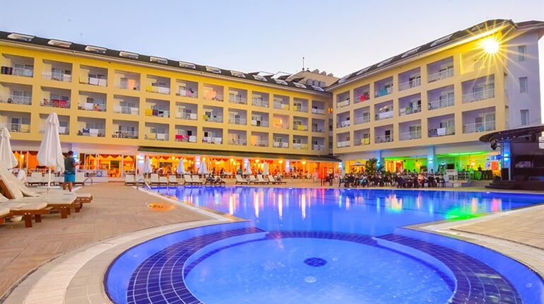 Hotel Pine House: fotografie vybavení exteriérů a interiérů ubytování.