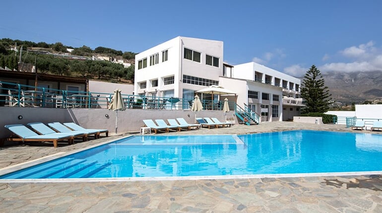 Hotel Sokol Resort: fotografie vybavení exteriérů a interiérů ubytování.
