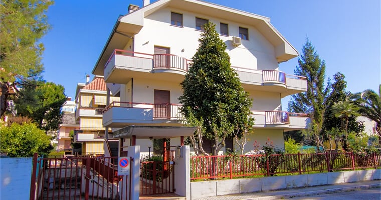 Pallazina Magnolia, San Benedetto del Tronto (1)