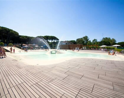 19 Itálie, Cesenatico   bazén kemp Pineta