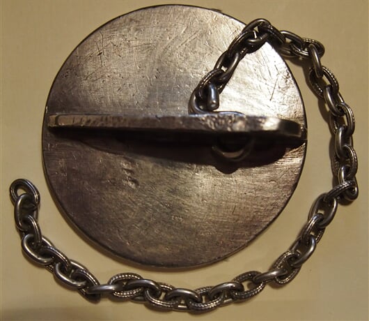 Originál pečetidla v Jílovém, pohled na celé pečetidlo s řetízkem
