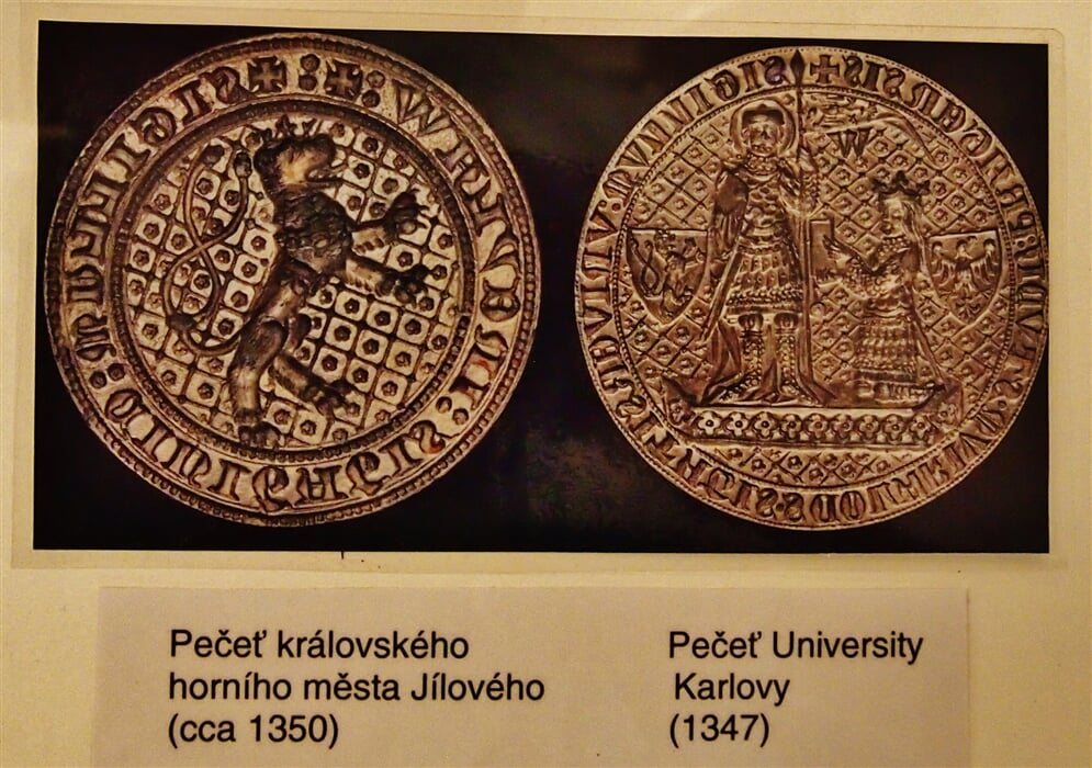 0,85  Pečetě, která je starší se neví.   kopie