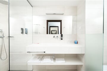 Hotel Parentium Plava Laguna kúpeľňa v izbe Premium