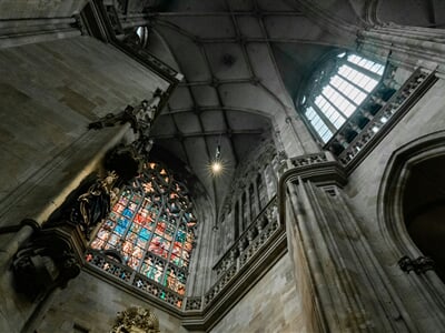 shawnn tan ocMyuwS5K  unsplashInterior of St Vitus Cathedral in Prague