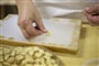 Výroba typických těstovin, Dorgali, Sardinie