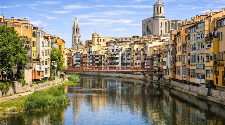 Španělsko - Girona u řeky Onyar